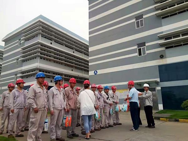 园区总工会送清凉，开云·(Kaiyun)中国官方网站接棒暖人心